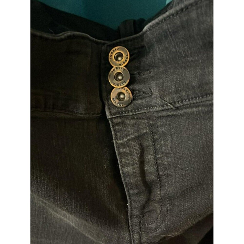LAST CHANCE Torrid 24S Skinny Jeans - Picture 4 of 4